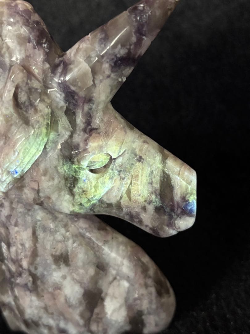 梅花トルマリン　ユニコーンのカービング　436g この石のカービングはレア