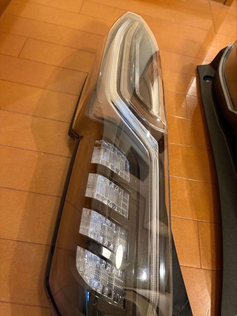 車*ん様 N-BOX JF3 テールランプ純正　左右セット