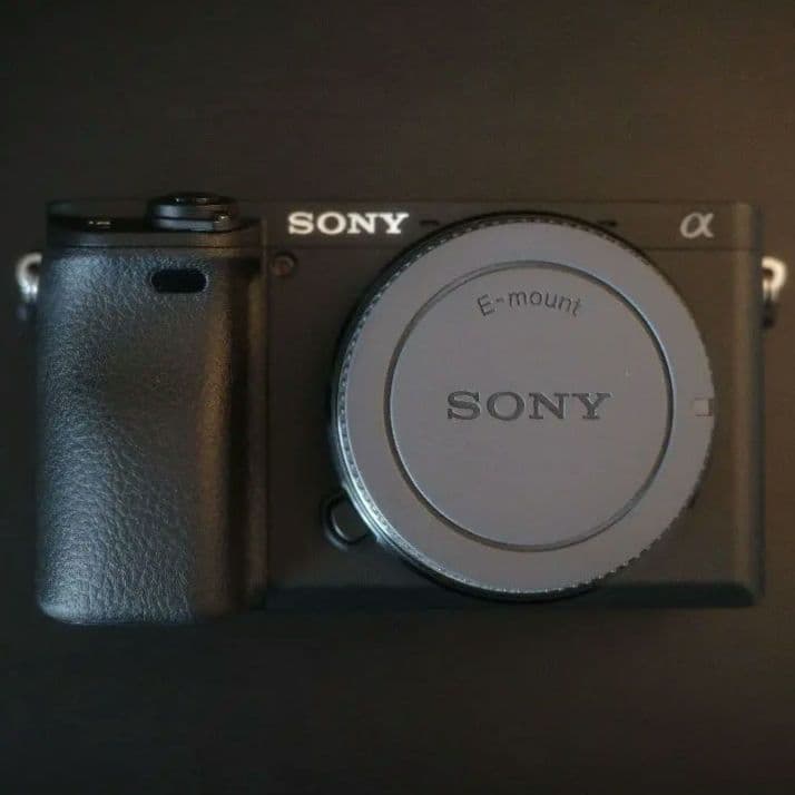 SONY α6400 ILCE-6400L ボディ(2528ショット)+周辺機器