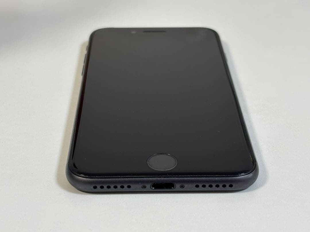 iPhone8 64GB SIMロック解除済み au版