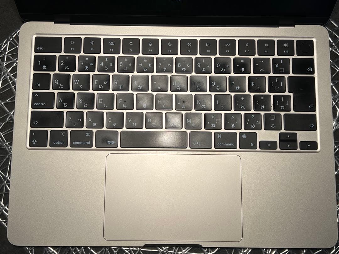 Apple M2 MacBookAir 13.6インチ　スターライトカラー