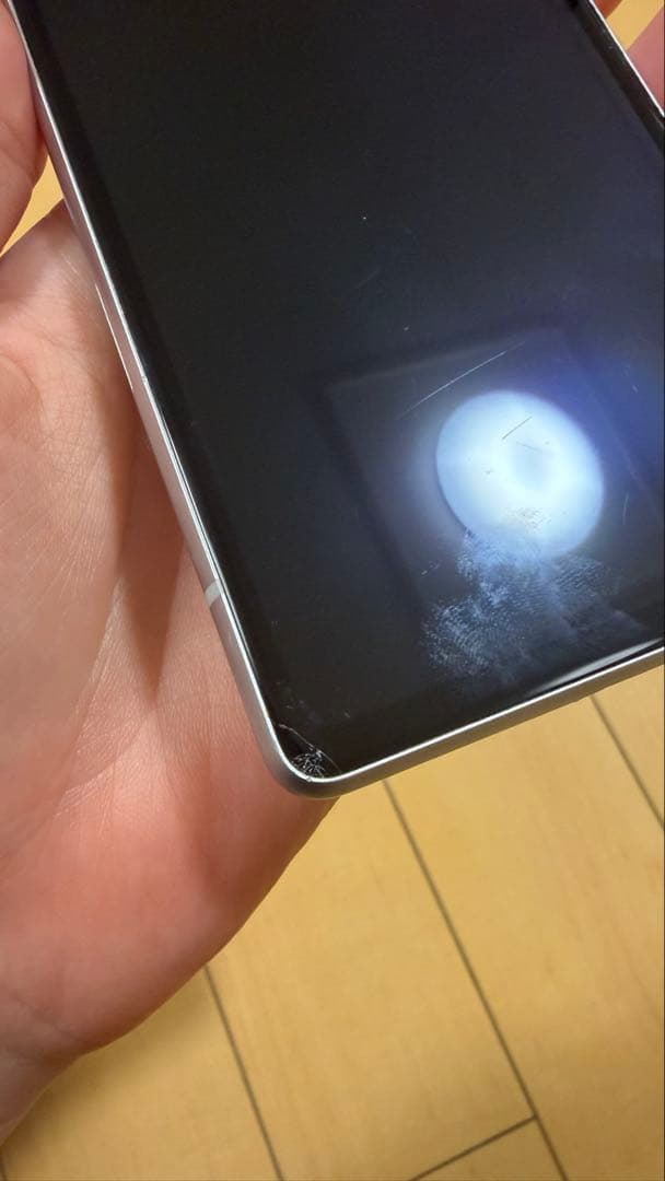 Google Pixel 7a ホワイト 本体のみ 画面に2箇所ひびあり