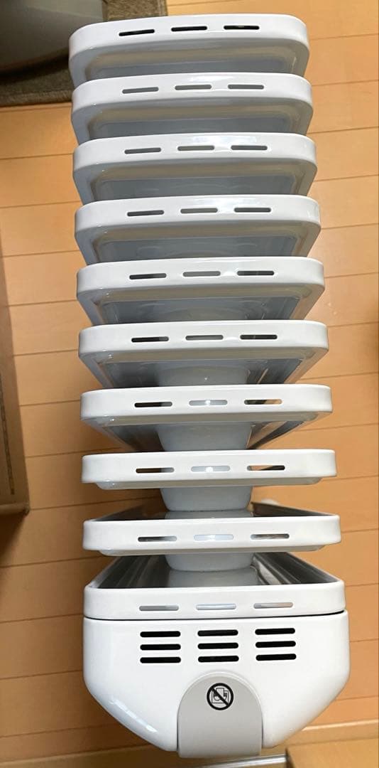 【極美品】即発送 デロンギ アミカルドオイルヒーター RHJ35M1015-LG