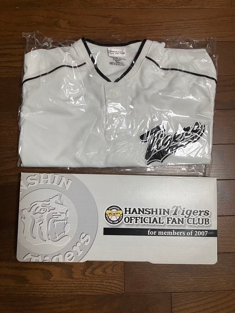 阪神タイガース　応援グッズ　ユニフォーム　キャップ　バット　タオル　パペット
