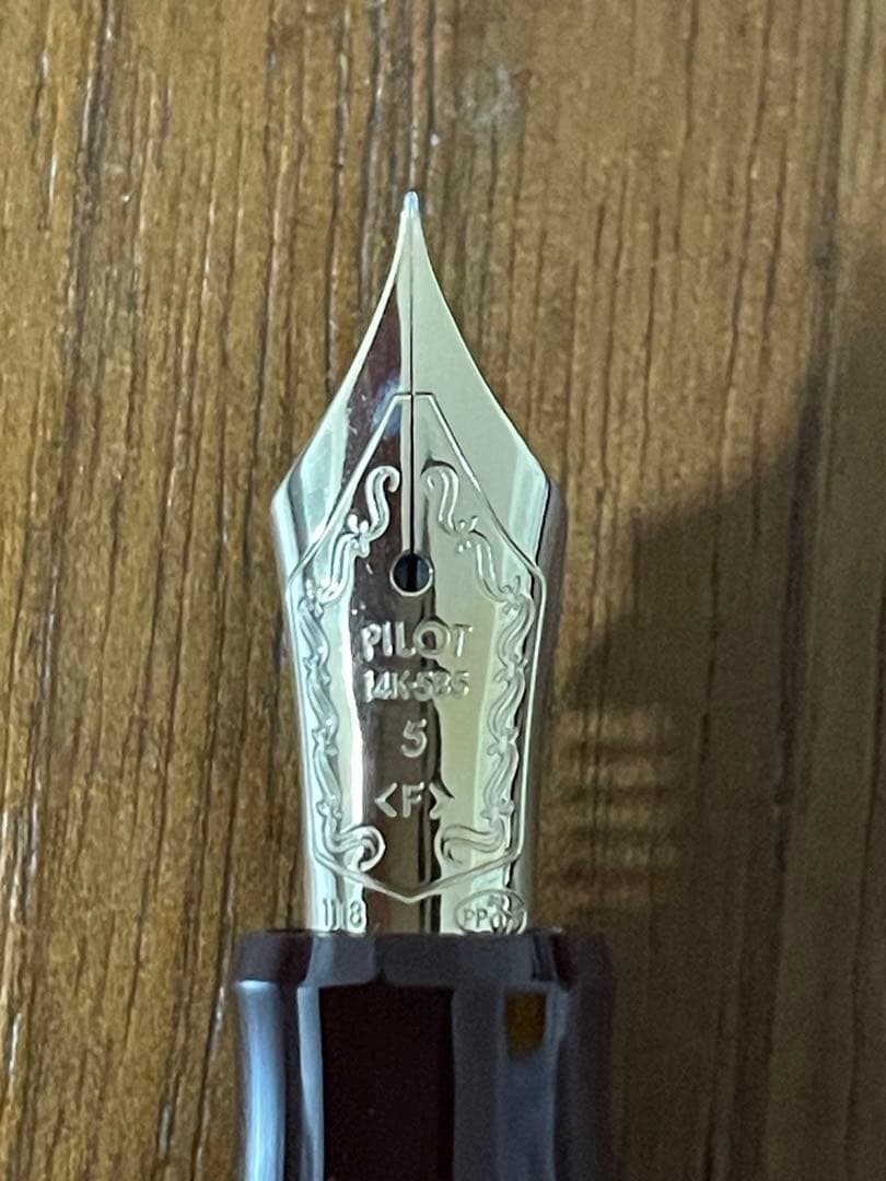 廃番カラー PILOT 万年筆 細字 ディープレッド