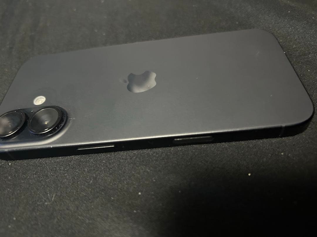Apple iPhone 16ブラック本体