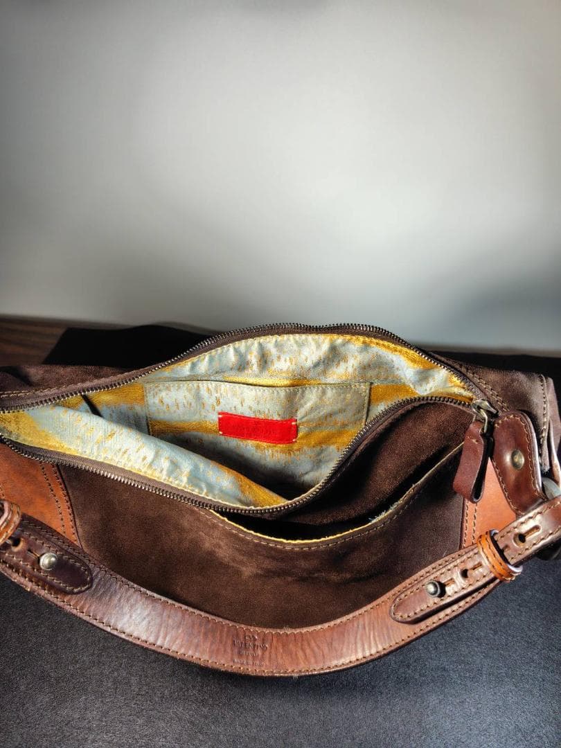 ヴァレンチノ　ワンショルダーバッグ スエード　レザー