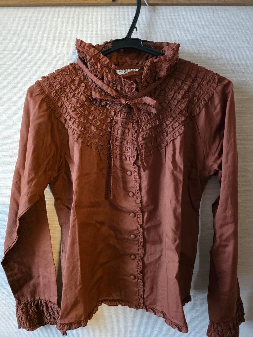 ブラウンフリルボウタイ長袖シャツKANEKOISAO