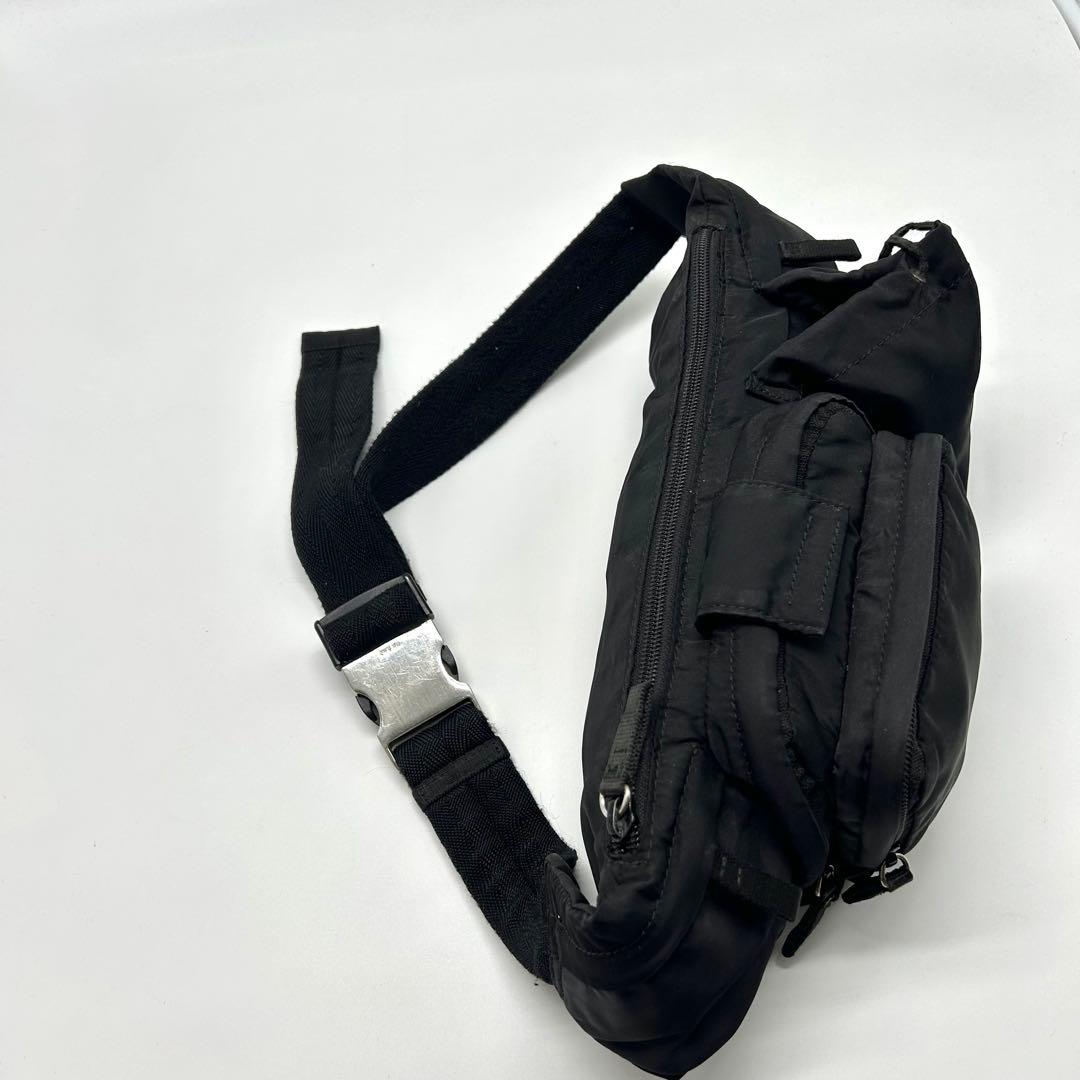 良品✨プラダ　ナイロン　ウエストポーチ　三角プレート　アクセサリー　2VL056