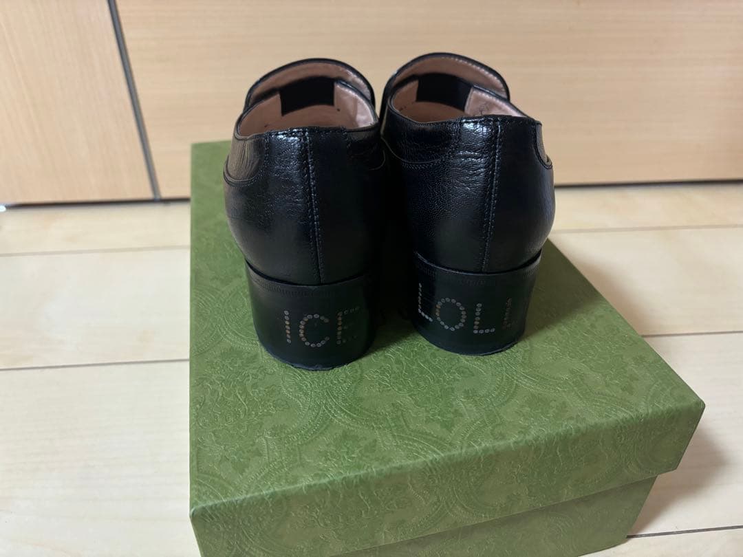 GUCCIローファー 黒×ゴールド レザー　35