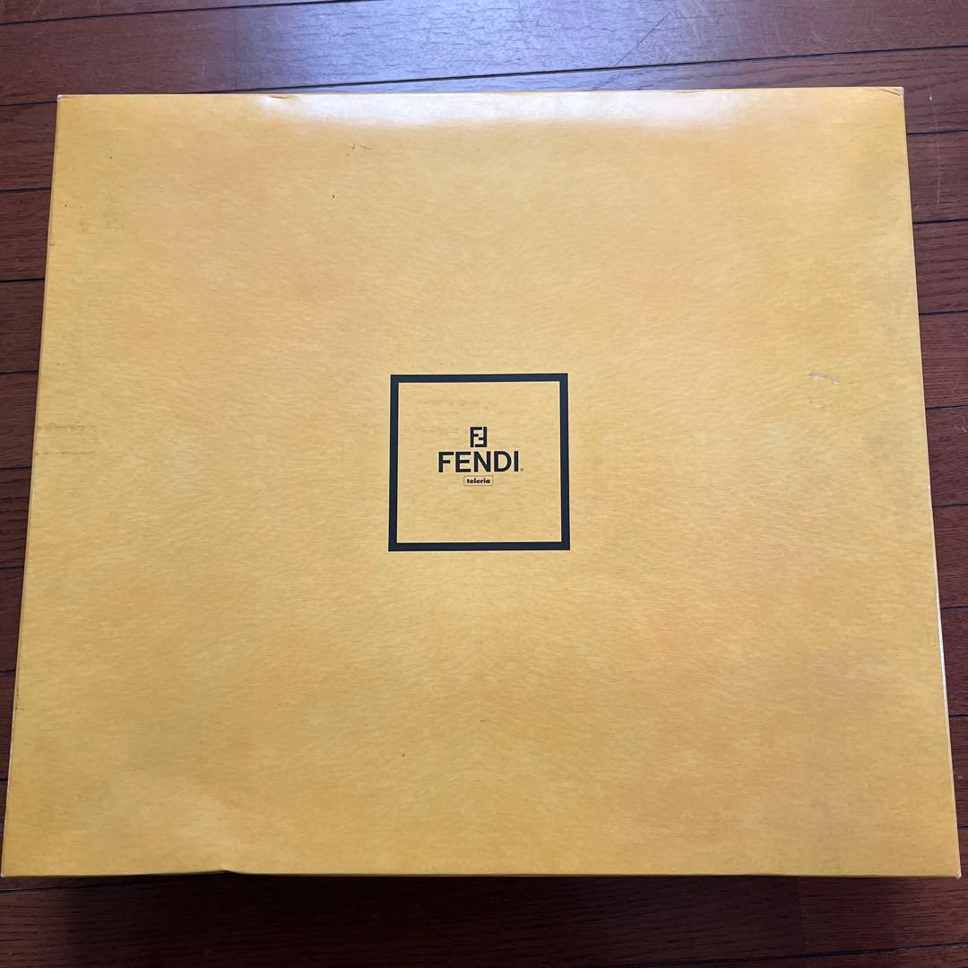 ミキティ様ぺージ専用に なりました FENDIハーフ毛布