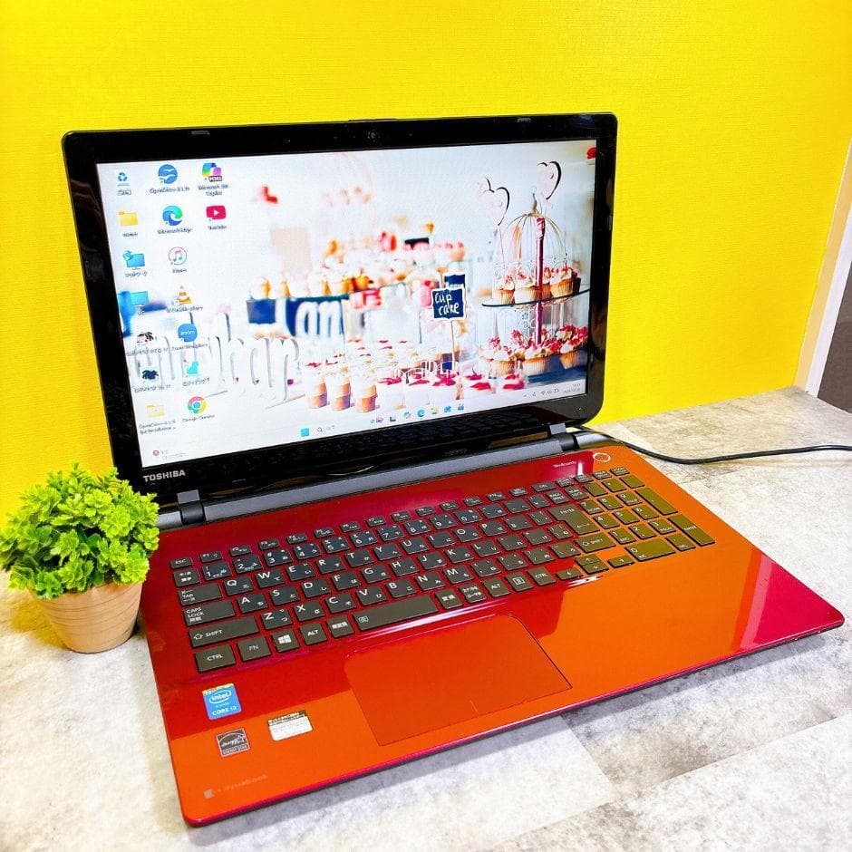 おしゃれな赤❣SSDで快適✨すぐ使えるノートパソコン カメラ付き 薄型Win11