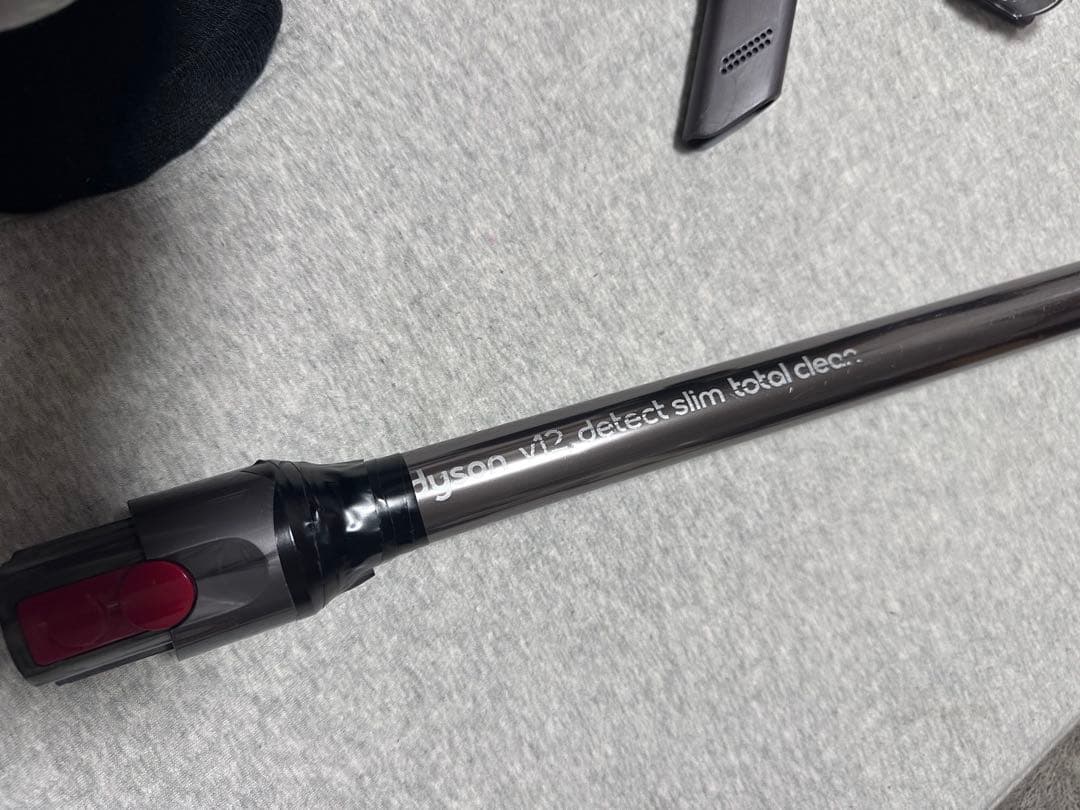 r*8様 Dyson V12 Detect 掃除機 本体と付属品