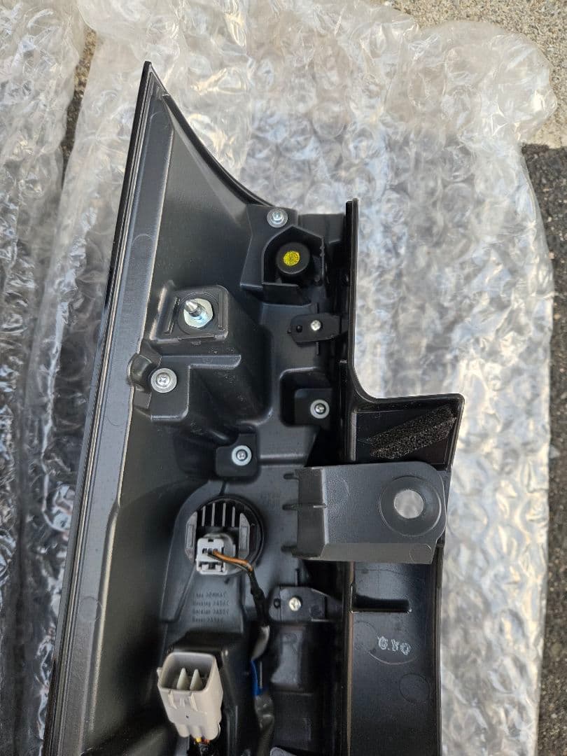 トヨタ　80系ノア後期　W×Blll テールランプ