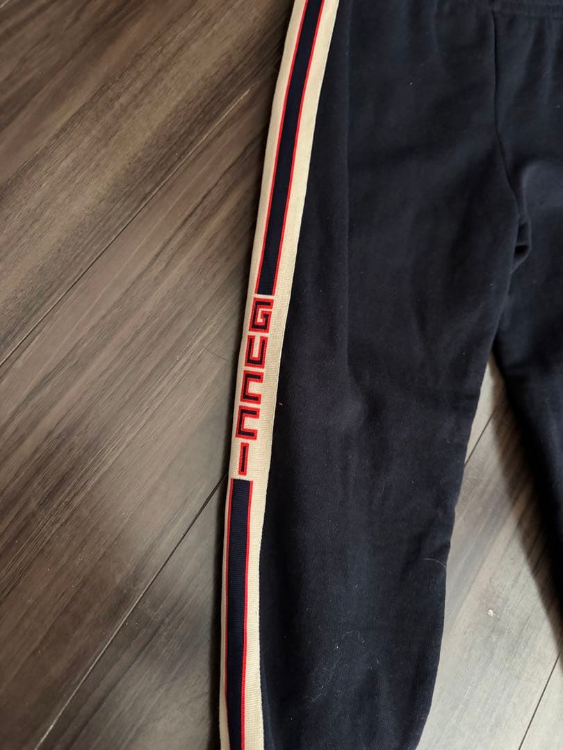 GUCCI グッチ　 サイドストライプロゴスウェットパンツ　値下げ
