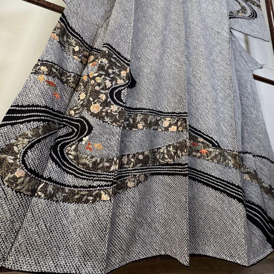 超美品　正絹　袷　訪問着　着物　黒　金　総絞り　刺繍　161裄65 花柄　川