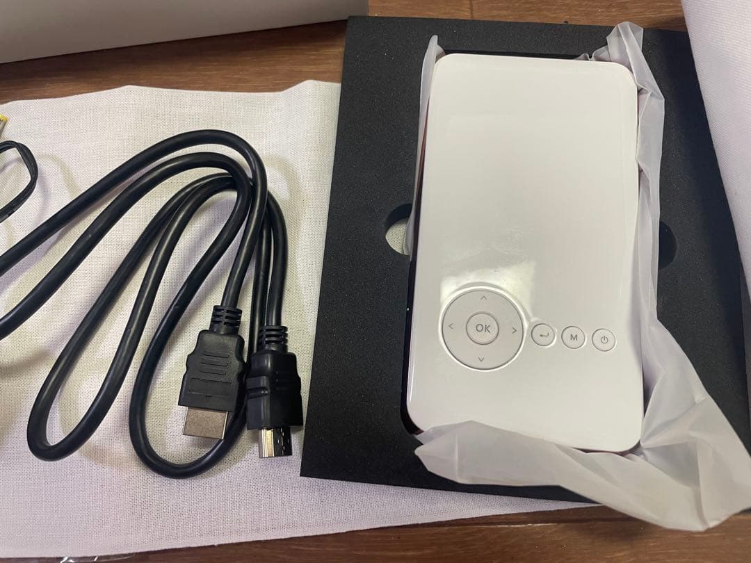 プロジェクター UENO-mono KABENI