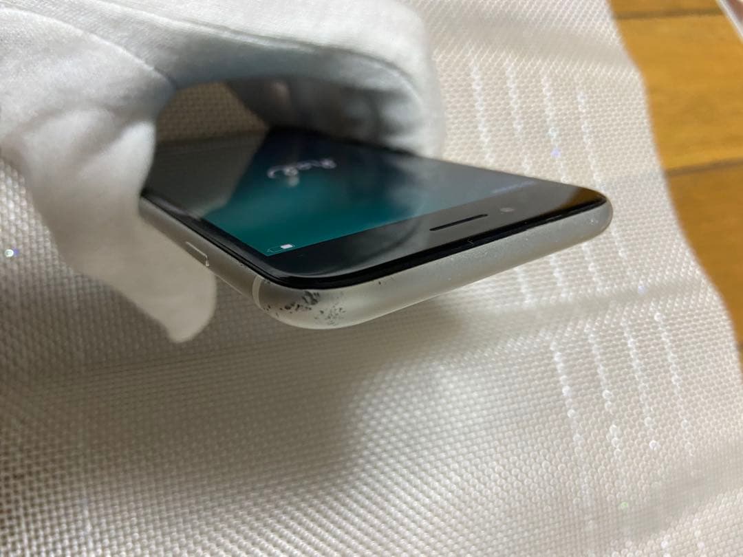 Apple iPhone SE (第2世代) ホワイト　初期化済み　SIMフリー