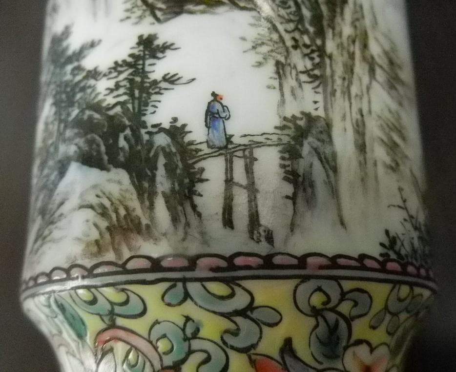 景徳鎮の薄胎花瓶 陶器 中国景徳鎮製 中国古玩 陶瓷芸術 置物 景徳鎮焼き物
