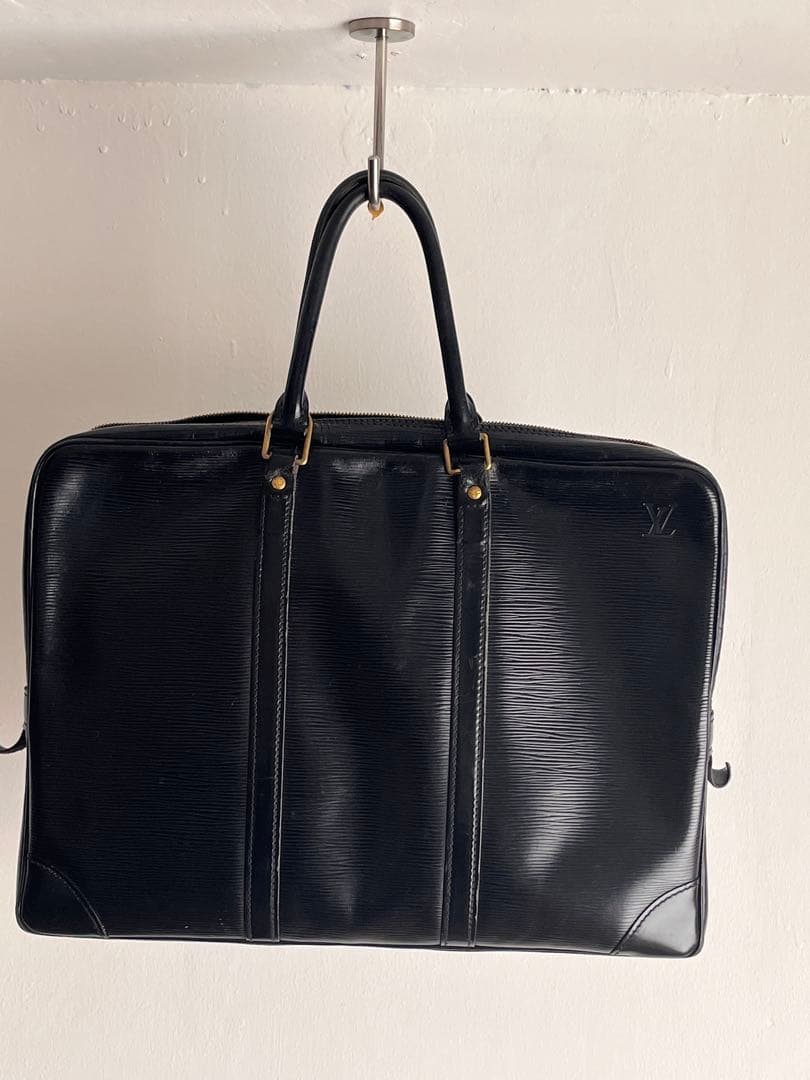 LOUIS VUITTONルイヴィトン エピ ポルトドキュマン・ヴォワヤージュ