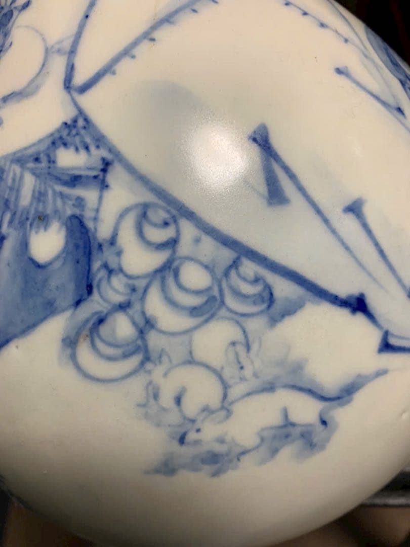 江戸時代　青白磁の動物装飾瓶