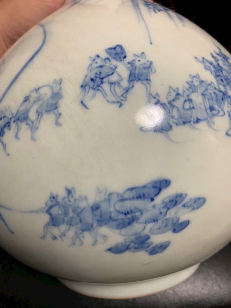 江戸時代　青白磁の動物装飾瓶