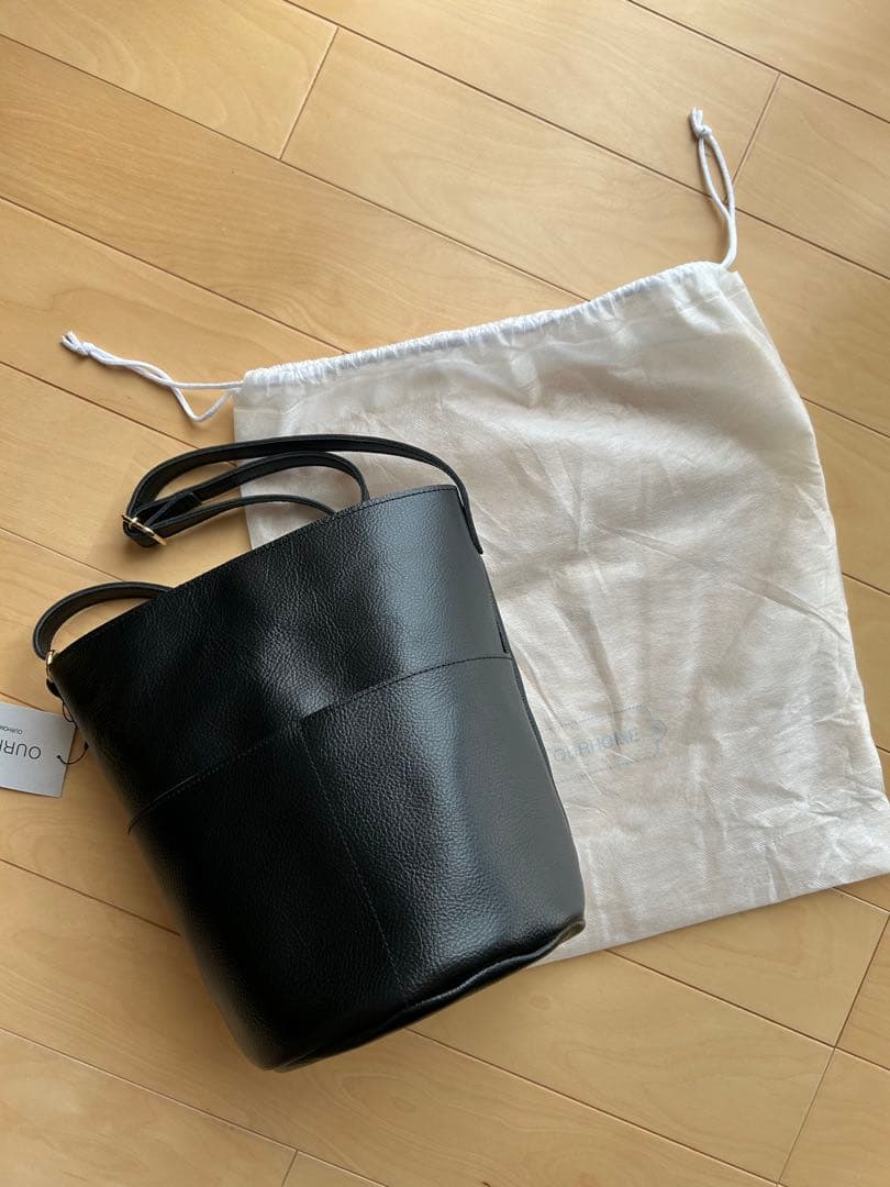 our こだわりレザーのバケツバッグ ブラック