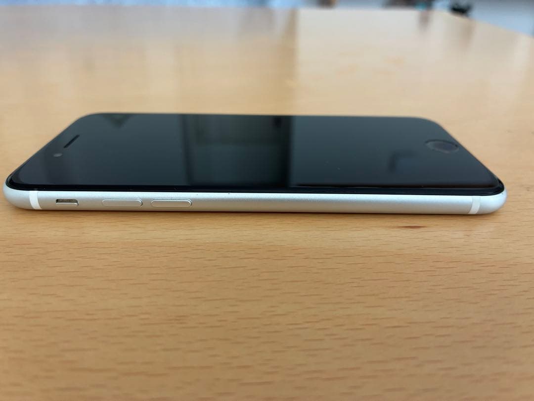 Apple iPhone SE (第2世代) ホワイト本体