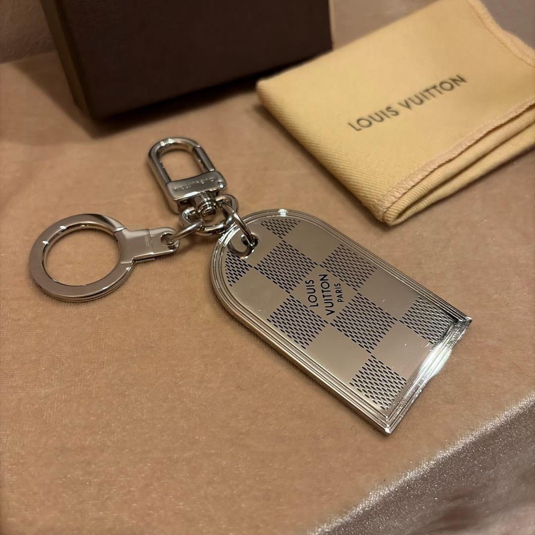 よしみ☆新品未使用☆LOUIS VUITTON ダミエシルバーキーホルダー