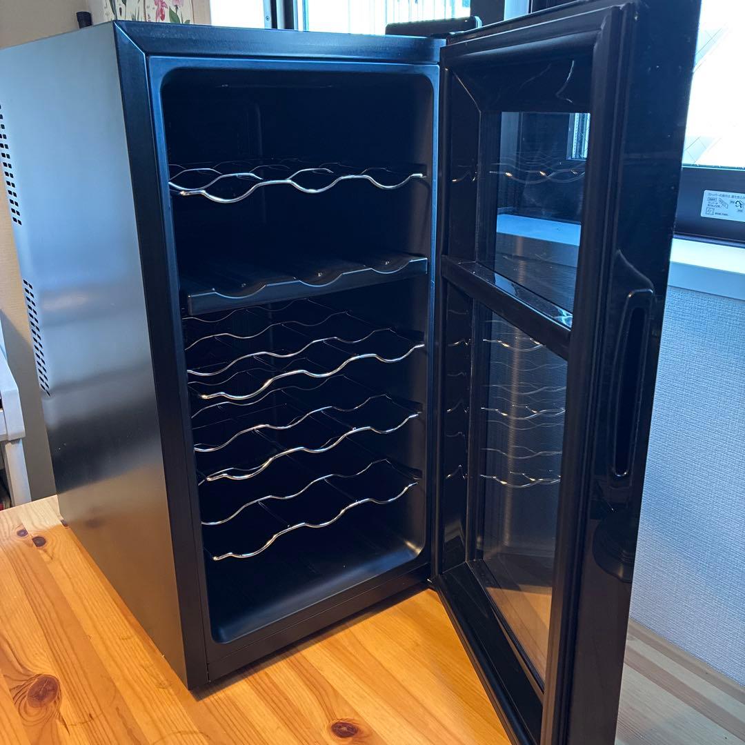 【未使用】アイリスオーヤマ ワインセラー 18本 50Ｌ IWC-P182A-B
