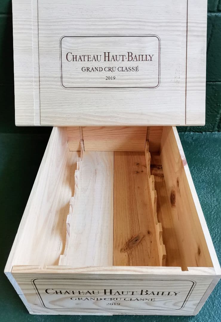 フランスボルドーワイン木箱２、2019’シャトーオーバイイ/セカンド　超レア品