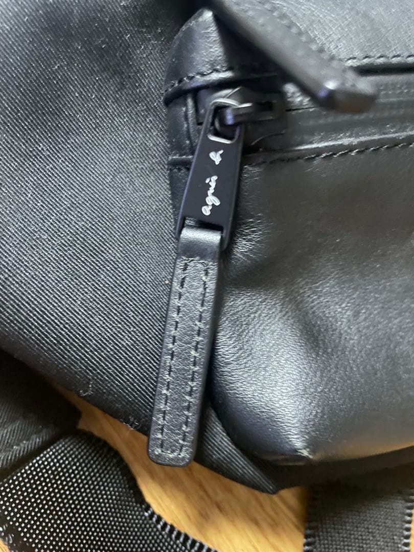 アニエスベー ボディーバッグ。