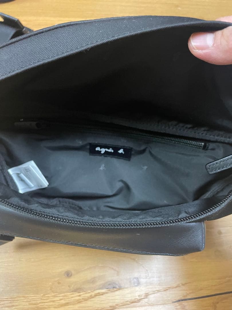 アニエスベー ボディーバッグ。