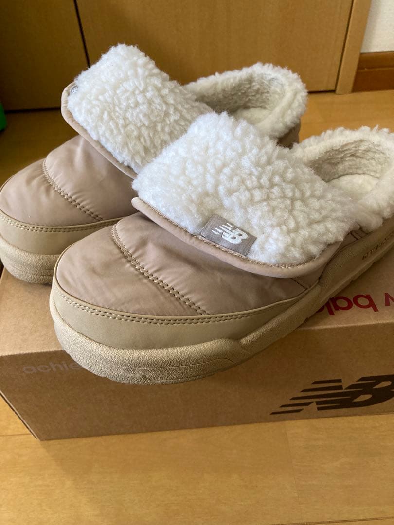 New Balance ボアサンダル 韓国