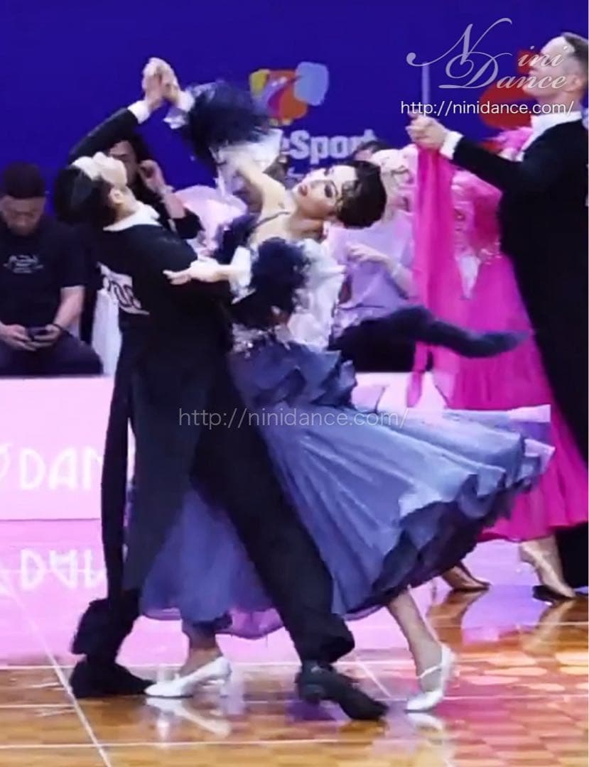 THE ONE ボールルームドレス　社交ダンス