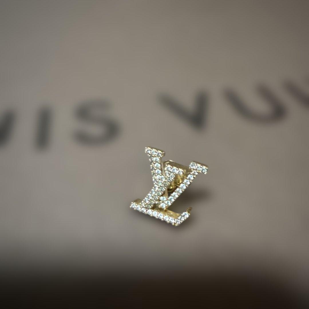 Louis Vuitton ロゴ型ピアス(片耳用)