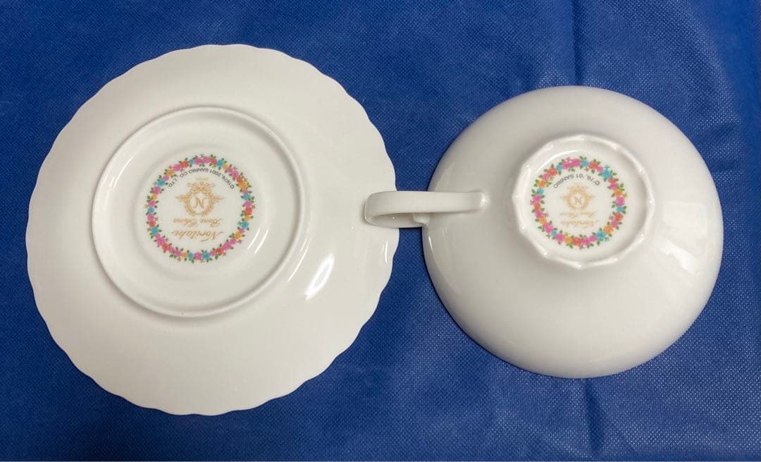 # ハローキティ世界限定999セット　希少生産2001 チャイナボーンセット