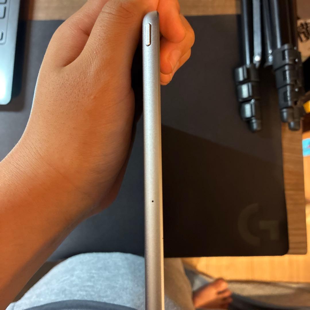 Apple iPad 第六世代　ブラック