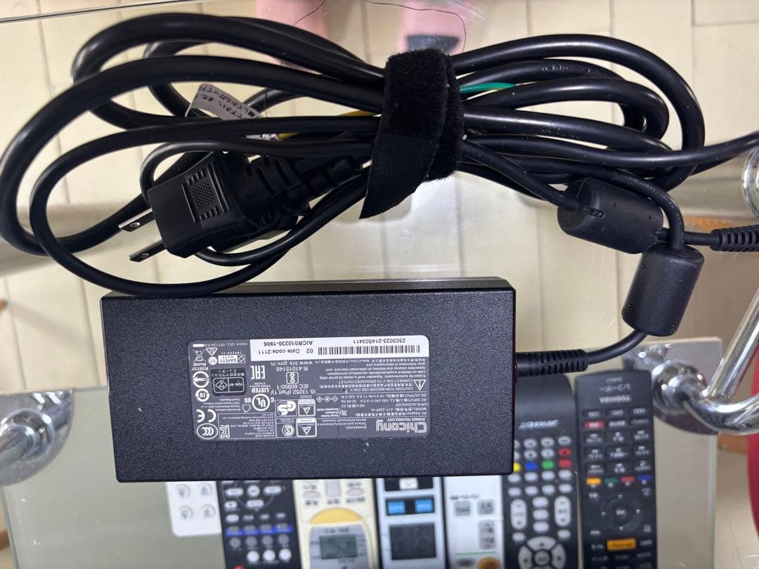 【ジャンク】mouse ノートPC 、充電器2個付き（純正＋互換）