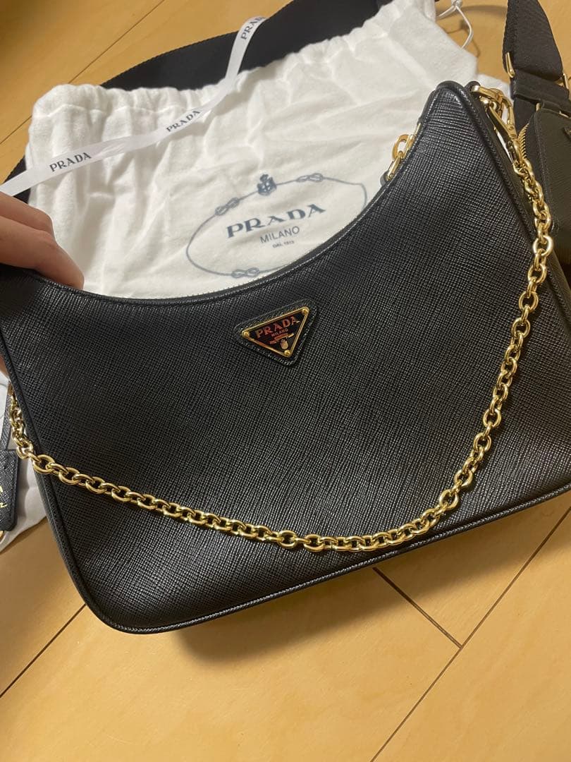 PRADA ブラックショルダーバッグ