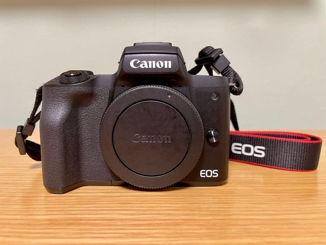 Canon EOS Kiss M ダブルズームキット22mmレンズ付