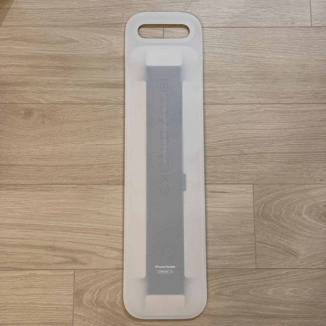 iPhone Pocket by ISSEY MIYAKE ショート サファイア