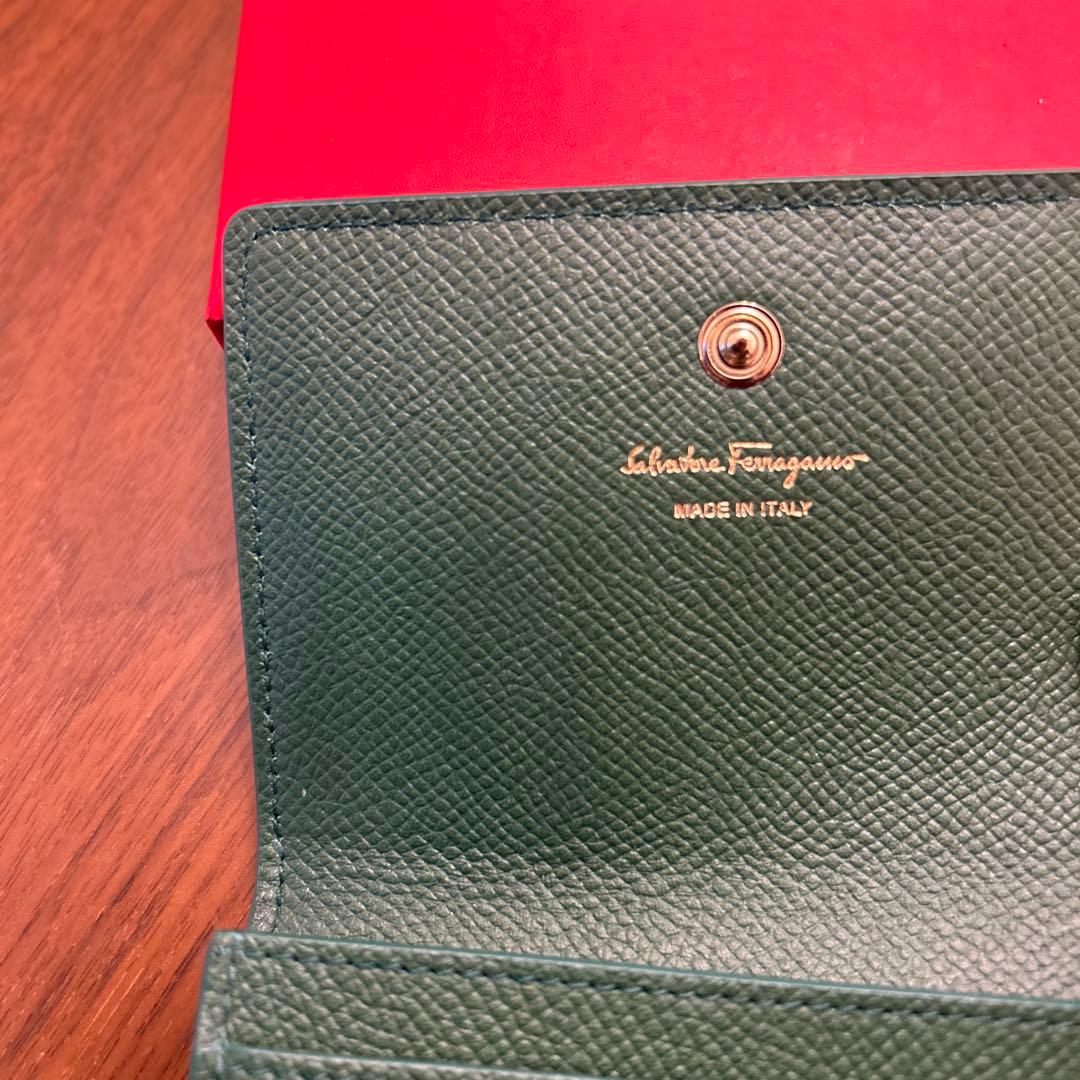すぃえる　Ferragamo グリーン　名刺入れ