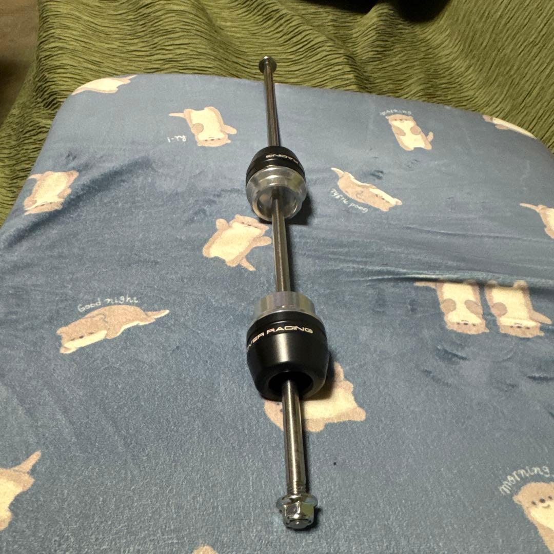 Z900RS OVERレーシング　リアアクスルスライダー