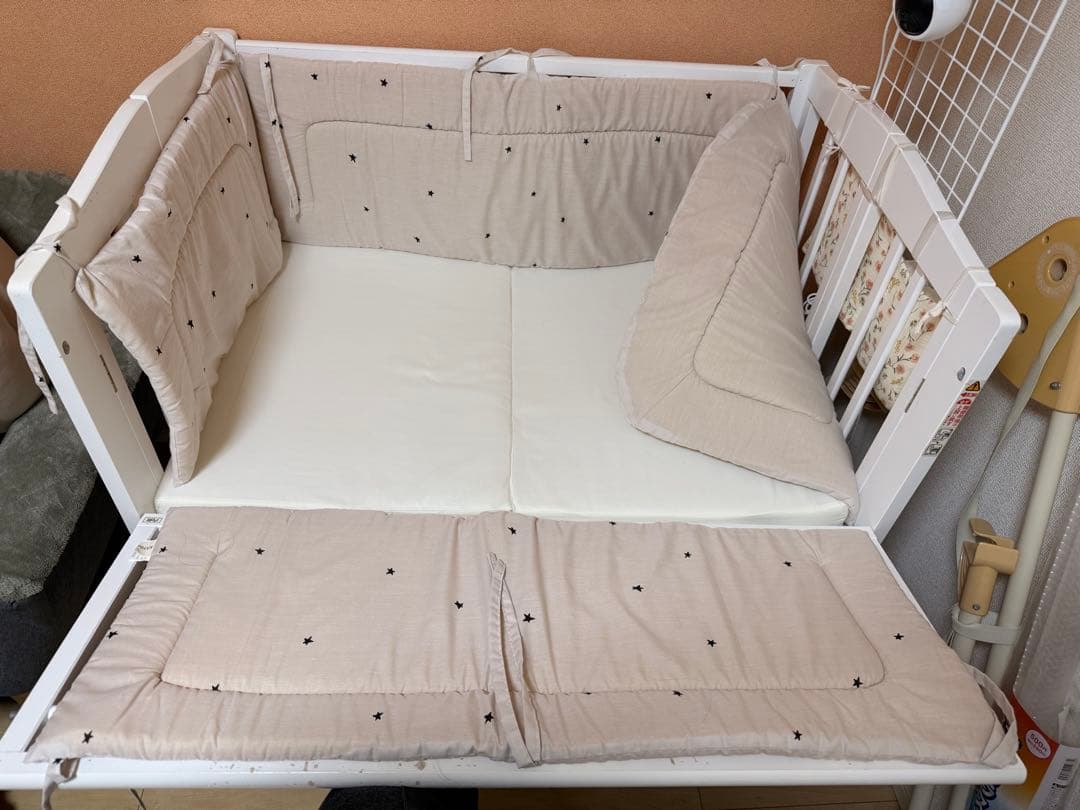 カトージ　ベビーベッド　折り畳み　3段高さ調節　ホワイト　白　ミニ　木製