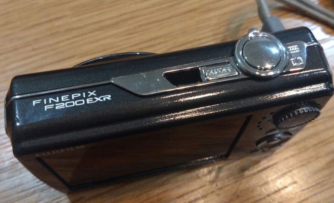 フジフィルム　FUJIFILM FinePix F200EXR ブラック