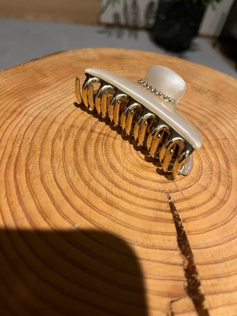 acca ヘアクリップ　パールホワイト　M 完売品　アッカ