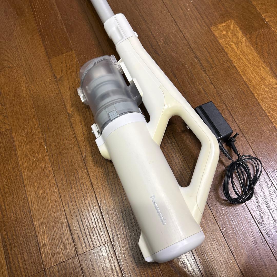 Panasonic MC-SB85K コードレス スティック掃除機　中古