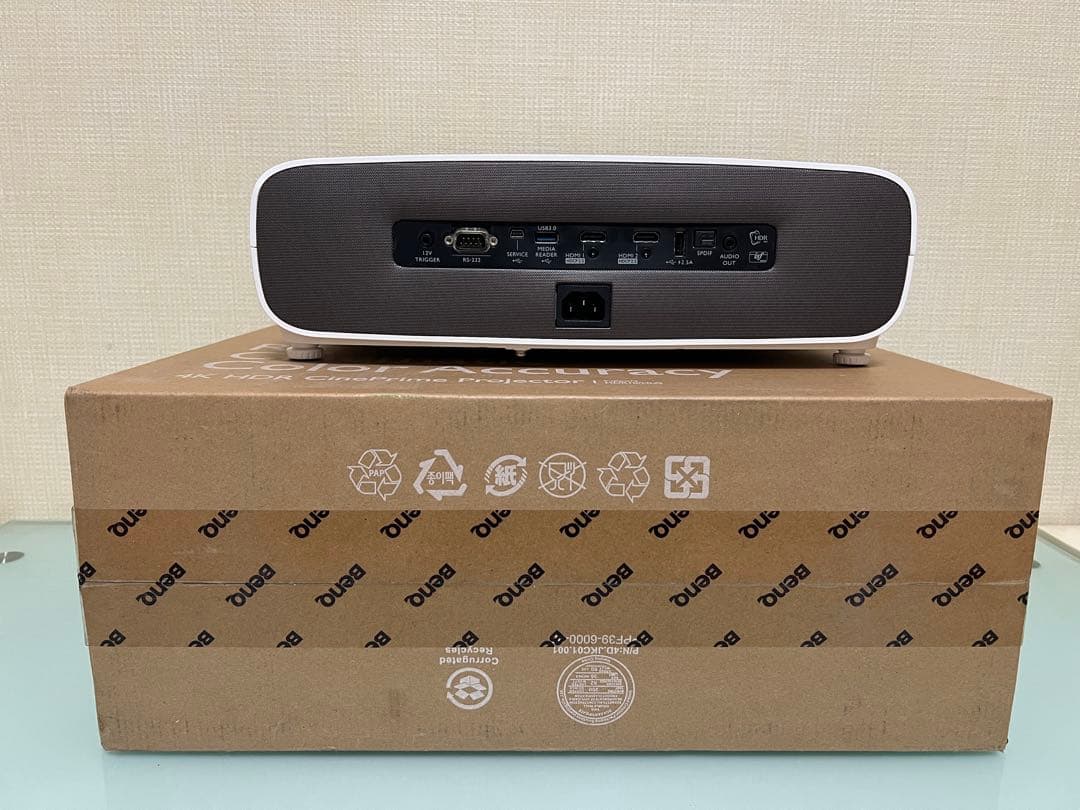 BenQ CinePrime HT3550 4Kプロジェクター本体