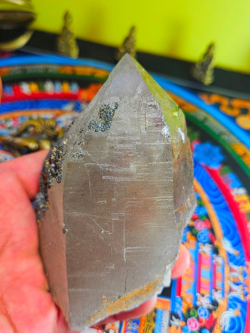 クローライトが付着した‼️ガネーシュヒマール水晶の原石